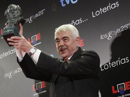 El expresidente de la Generalitat catalana Pasqual Maragall recoge un <i>goya.</i>