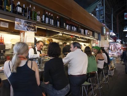 El  bar Pinocho, en el mercado de la Boqueria de Barcelona.