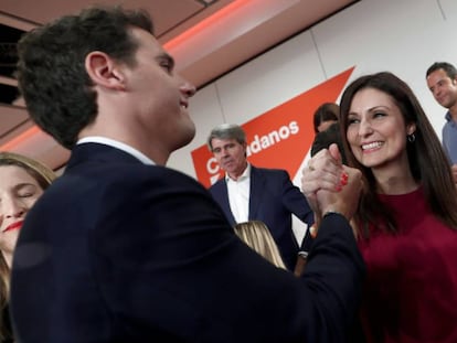 Lorena Roldán, nueva líder de Ciudadanos en Cataluña, junto a Albert Rivera.