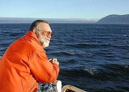 Terry Whitledge, director científico de la expedición ruso-estadounidense al Ártico, a bordo del <i>Profesor Jromov.</i>