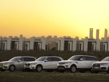 De izquierda a derecha, Volvo XC90, BMW X5, Range Rover Sport y Audi Q7.