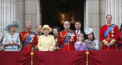 La familia real británica en el balcón de Buckingham.