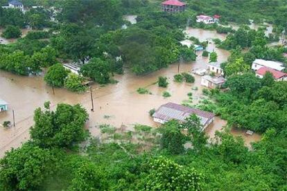 Inundaciones en Kingston, Jamaica, por los efectos del Wilma.