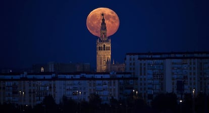 Superluna de Septiembre de 2014. EXIF 640 ISO, 1/200, f4.