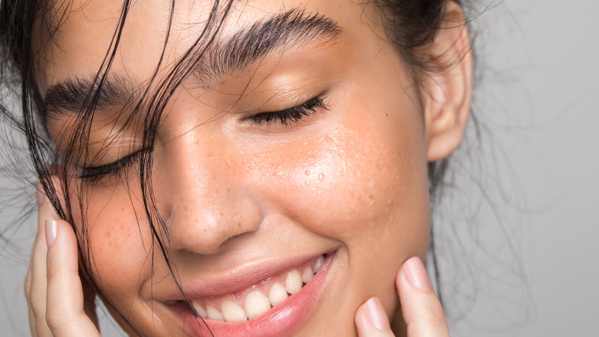 Poner la crema sobre la piel húmeda: el sencillo truco que maximiza el  efecto de la hidratante | Belleza | S Moda | EL PAÍS