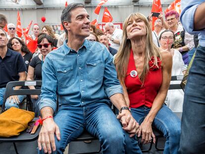 Pedro Sánchez y Begoña Gómez participan en el mitin de cierre de campaña del PSOE, en Getafe, Madrid, el 21 del pasado mes de julio.