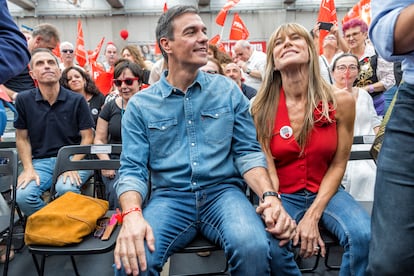 Pedro Sánchez y Begoña Gómez participan en el mitin de cierre de campaña del PSOE, en Getafe, Madrid, el 21 del pasado mes de julio.