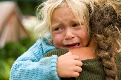 El adulto debe aprender a legitimar la emoción del niño, a validarla sin hacerle sentir mal o culpable.