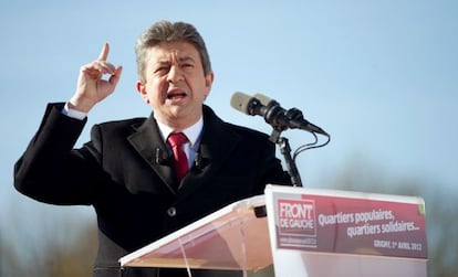 El candidato Jean-Luc Mélenchon, candidato del Frente de Izquierda, este domingo en un mitin en Grigny, a las afueras de París.