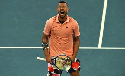 Kyrgios celebra un punto contra Khachanov.