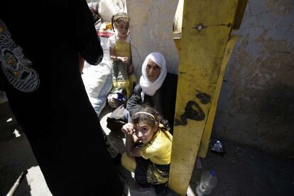 Una familia siria refugiada en Líbano.