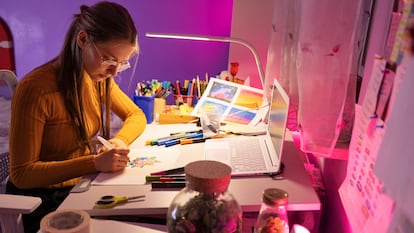 Ilumina tu cuarto con una lmpara de escritorio. GETTY IMAGES.