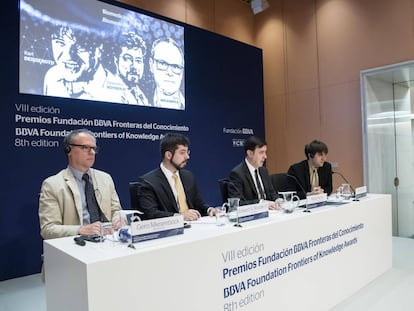 Gero Miesenböck, catedrático de Biología Celular de la Universidad de Oxford; Edward Boyden, catedrático de Ingeniería Biológica del MIT; Rafael Pardo, director de la Fundación BBVA, y Karl Deisseroth, catedrático de Bioingeniería y Psiquiatría de la Universidad de Stanford.