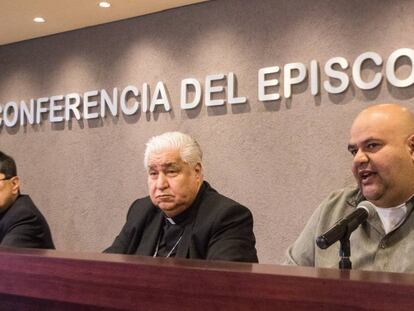 Miembros de la conferencia episcopal de México, durante la rueda de prensa. 