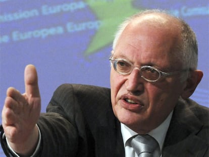 El comisario de Industria de la UE, Günter Verheugen, ayer en Bruselas.