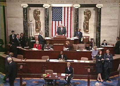 Los senadores, en un momento del pleno.