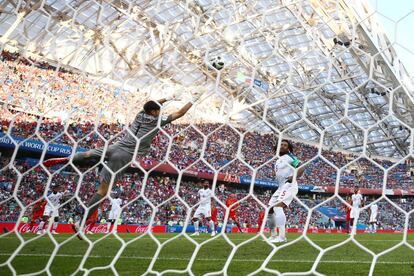 Dries Mertens marca el primer gol del partido Bélgica - Panamá para los belgas.