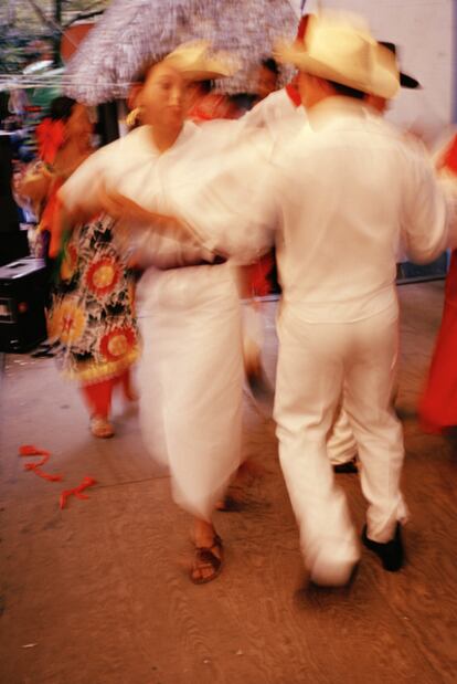 <b>Una pareja de baile en Puebla, la histórica ciudad colonial mexicana</b>