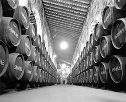 Bodegas de Osborne en el Puerto de Santa María.