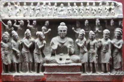 Relleu budista procedent del jaciment de Xotorak, un conjunt monàstic budista del segle III.