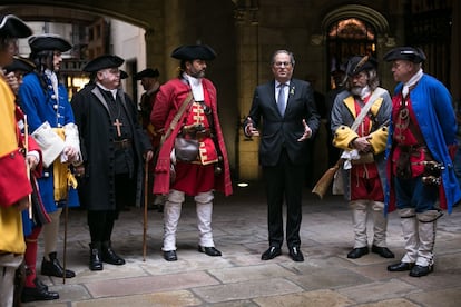 El presidente catalán, Quim Torra, en la recepcion oficial a los Miquelets de Catalunya (recreación histórica de soldados, milicianos y civiles catalanes del 1714).