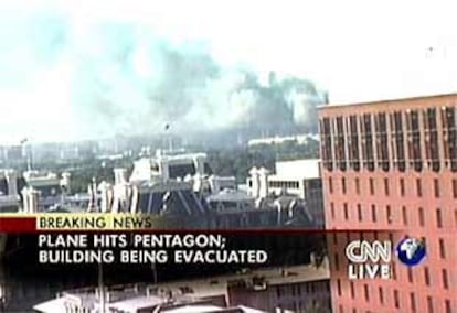 Imagen de la CNN durante la colisión de un avión contra el edificio del Pentágono.
