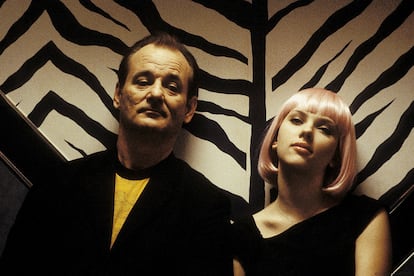 1. Lost in Translation (2003)


Ni tan siquiera el Oscar a mejor guion original cosechado por Sofia Coppola hace justicia a la tremenda influencia de las aventuras de Scarlett Johannson y Bill Murray en Tokio. Epítome de lo millennial, una generación perdida en la traducción (vital) pero que sigue intentando descifrar la última línea de su diálogo.