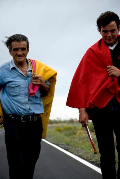 El Campero y Juan Guerrero, durante el rodaje de Arena