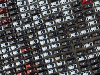 Coches el&eacute;ctricos en una f&aacute;brica en China.
 