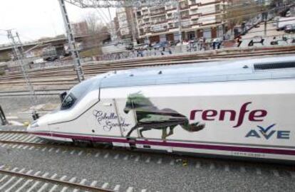 Un tren de Alta Velocidad en Valencia.