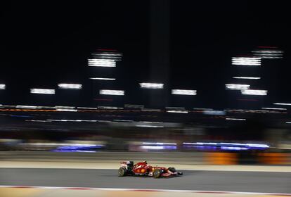 El finlandés Kimi Raikkonen durante la sesión de entrenamientos del gran premio de Bahréin. Saldrá quinto.