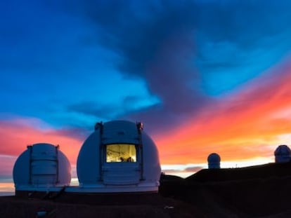 Los dos telescopios Keck, de espejo principal de 10 metros de di&aacute;metro, en el Observatorio de Mauna Kea (Hawai).