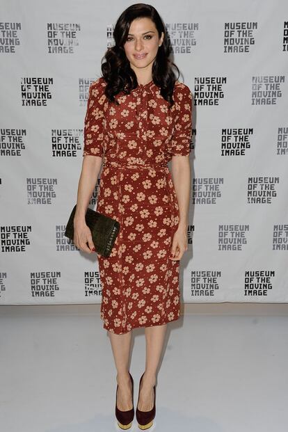 Rachel Weisz con vestido vintage de estampado floral de Bottega Veneta.