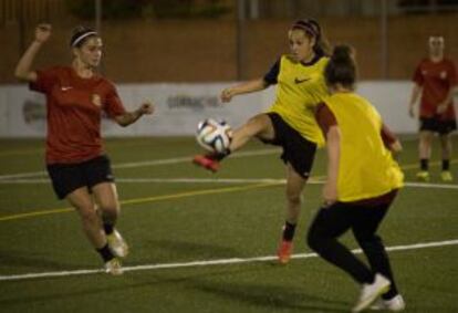 Les jugadores del Sant Gabriel, durant un entrenament.