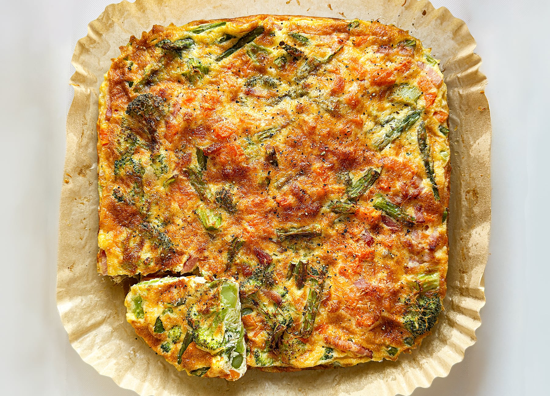 Pastel de verduras exprés, una receta para microondas o freidora de aire