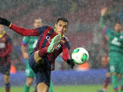Alexis remata a puerta