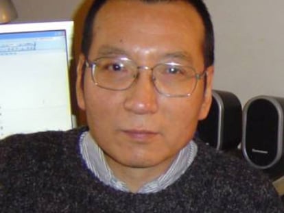 Imagen tomada en 2005 del disidente chino Liu Xiaobo en Guangzhou, al sur de China.