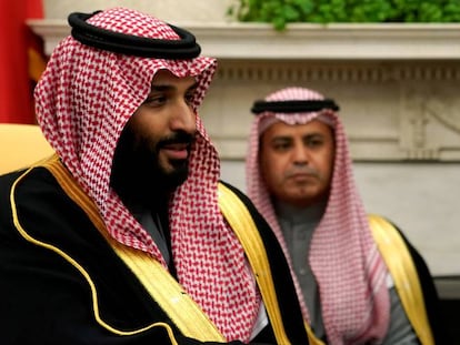 El pr&iacute;ncipe heredero saud&iacute;, Mohamed bin Salm&aacute;n, y el presidente de EE UU, Donald Trump, en el despacho oval de la Casa Blanca, el pasado 20 de marzo.