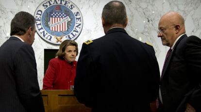 La presidenta del comité de Seguridad del Senado, junto con el director de la NSA, el director nacional de Inteligencia y el número dos de Justicia.