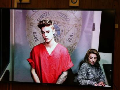 Justin Bieber aparece ante el juez tras su arresto en Miami.