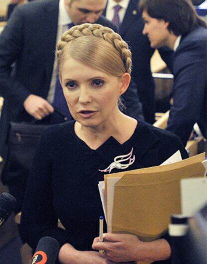 Timoshenko atiende a los medios en febrero de 2010.