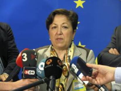 La secretaria general de Sanidad y Consumo, Pilar Farjas, realiza declaraciones a los medios de comunicación, en Luxemburgo, con motivo de la celebración del Consejo de Sanidad y Consumo de la UE. EFE/Archivo