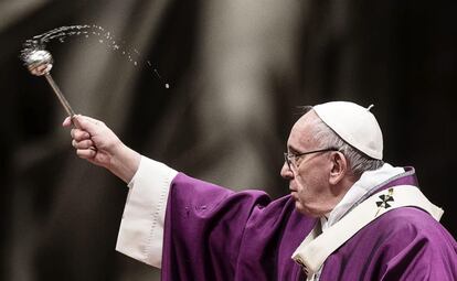 Francisco celebra la misa del Miércoles de Ceniza.