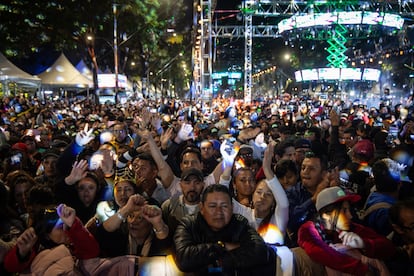 Miles de personas en Ciudad de Mxico presenciaron en vivo a la discoteca mvil Polymarchs.