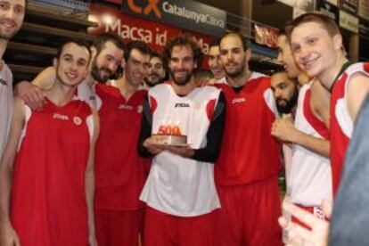 El jugador Roger Grimau celebra 500 partits a l'ACB.