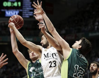 Llull, entre Sabonis y Suáez.