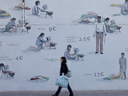 El mural del artista urbano Escif en el pasaje del Doctor Serra de Valencia.