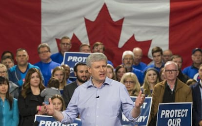 El primer ministro canadiense, Stephen Harper, en un mitin de campa&ntilde;a