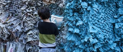 Preparativos para las Fiestas de Gracia en la calle de Verdi.