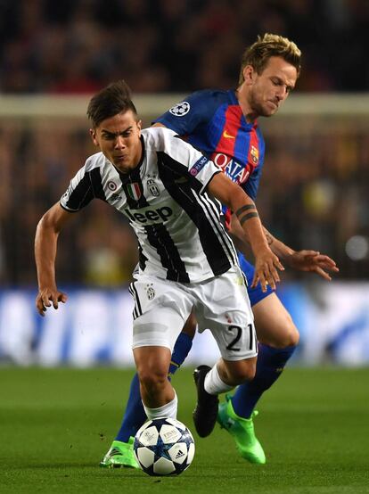 Dybala frente a Rakitic, en el último duelo Barça-Juve.